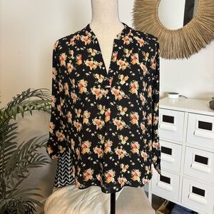 🪴$5/25🪴 f21 black floral print flowy v-neck button down blouse draped back small